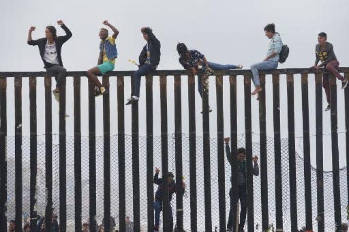 Migrantes centroamericanos llegan a la frontera mexicana con EE.UU y planean pedir asilo