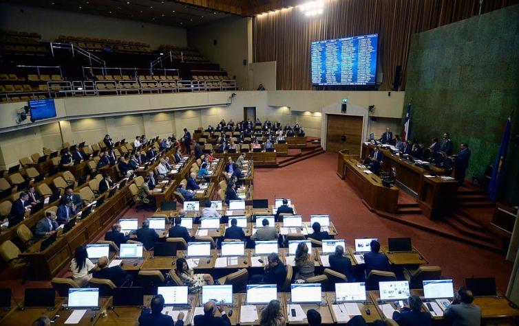 Chile Vamos pide respaldo de La Moneda a proyecto que busca reducir el número de parlamentarios