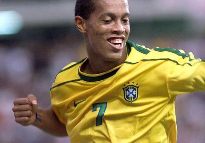 [VIDEO] Viva la magia: Ronaldinho deleita con gran pase en amistoso internacional