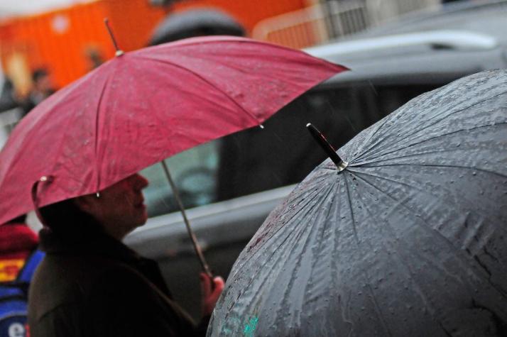 Intendencia Metropolitana llama a la población a "tomar medidas" por lluvias de este martes