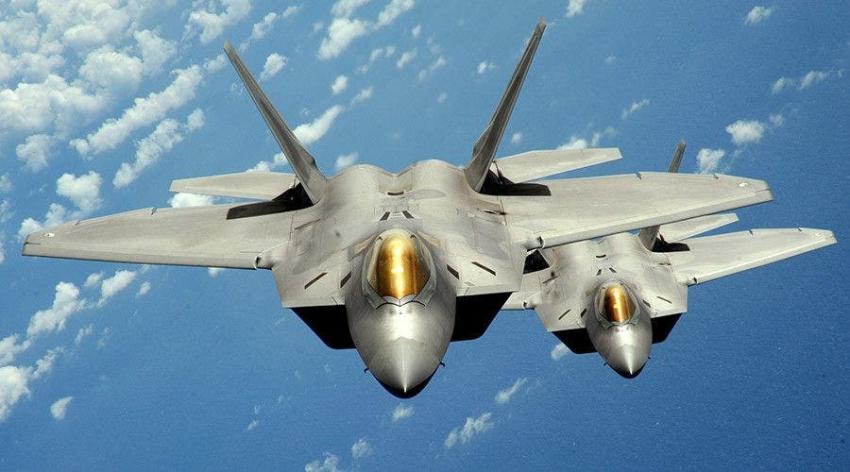 Cazas estadounidenses F-22 aterrizan en Corea del Sur para maniobras