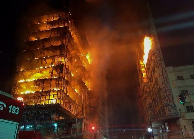 [VIDEO] Colapso de edificio en Sao Paulo deja 49 desaparecidos