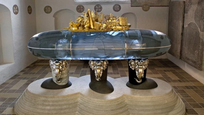 "Sarkofag", el mausoleo de plata y vidrio de US$5 millones que mandó construir la reina Margarita II