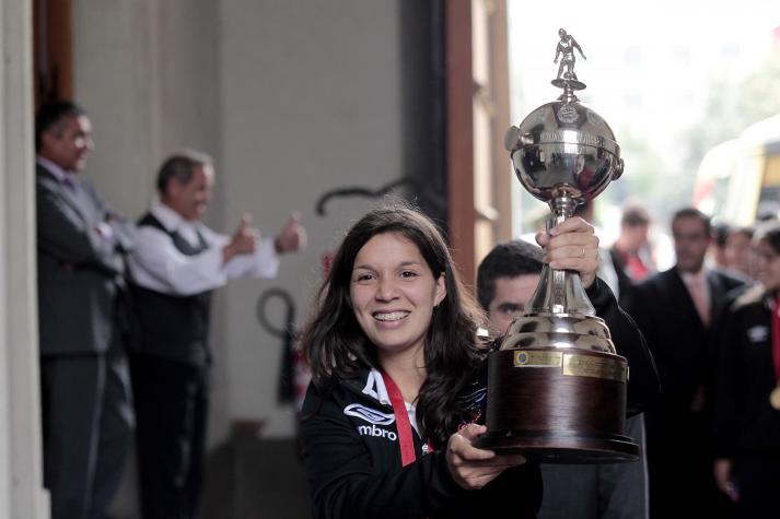 Karen Araya, la mediocampista de la Roja femenina: "Siempre voy a elegir el fútbol"