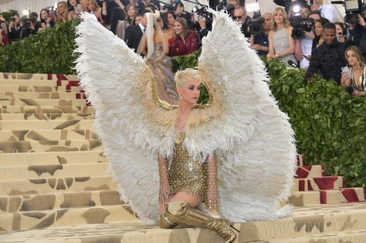 Katy Perry se supera a sí misma: el celestial look con que la cantante llegó a la gala del MET 2018