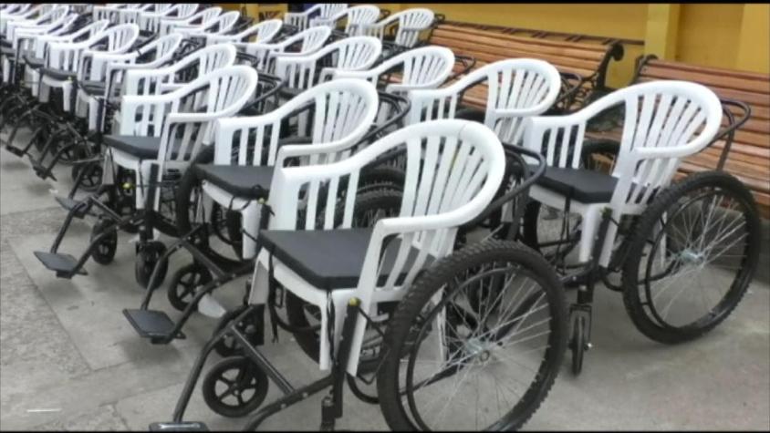 [VIDEO] La verdad detrás de la controversia por la entrega de sillas de ruedas plásticas