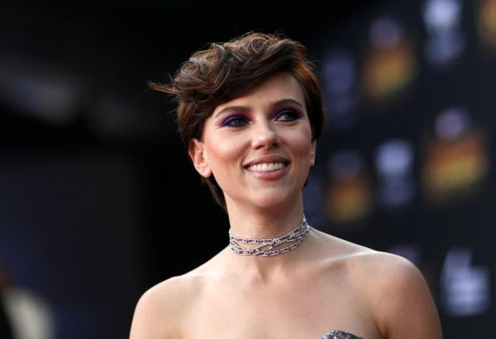 La gran polémica que envuelve al vestido que usó Scarlett Johansson en la MET gala