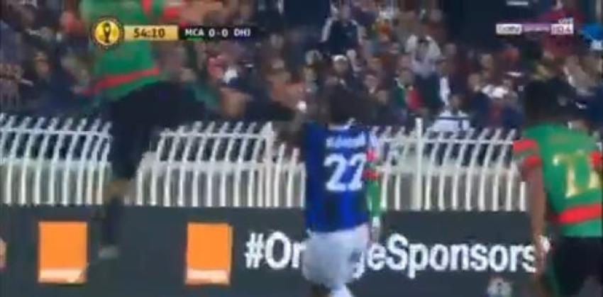 [VIDEO] Brutal patada en Liga de Campeones de la CAF desplaza entrada de De Jong a Xabi Alonso