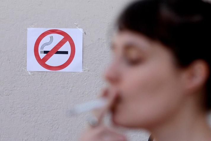 [VIDEO] Expertos alertan que los químicos del tabaco pueden llegar a zonas libres de humo