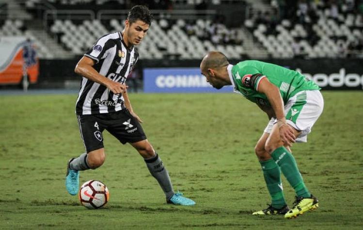 [VIDEO] Hincha de Botafogo se quiso sacar una selfie en partido ante Audax pero algo salió mal