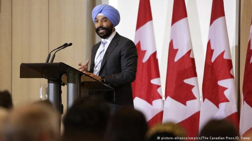 EEUU: ministro canadiense retenido por usar turbante