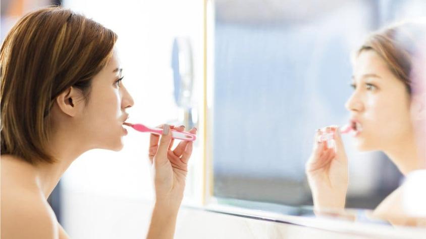 Halitofobia, la condición que hace que algunas personas se cepillen los dientes constantemente