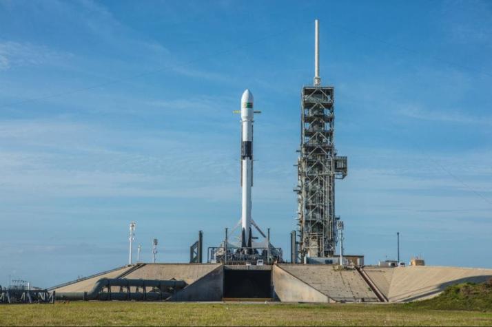 [VIDEO] SpaceX lanza cohete Falcon 9 que podría llevar humanos al espacio a fin de año