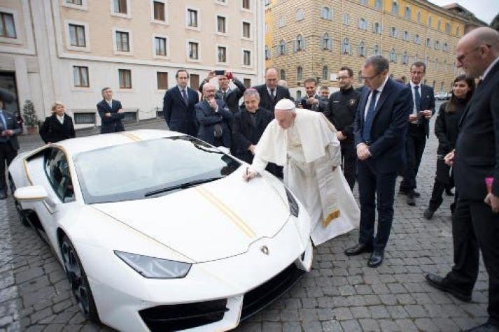 Lamborghini del Papa Francisco fue vendido por 715.000 euros en Mónaco