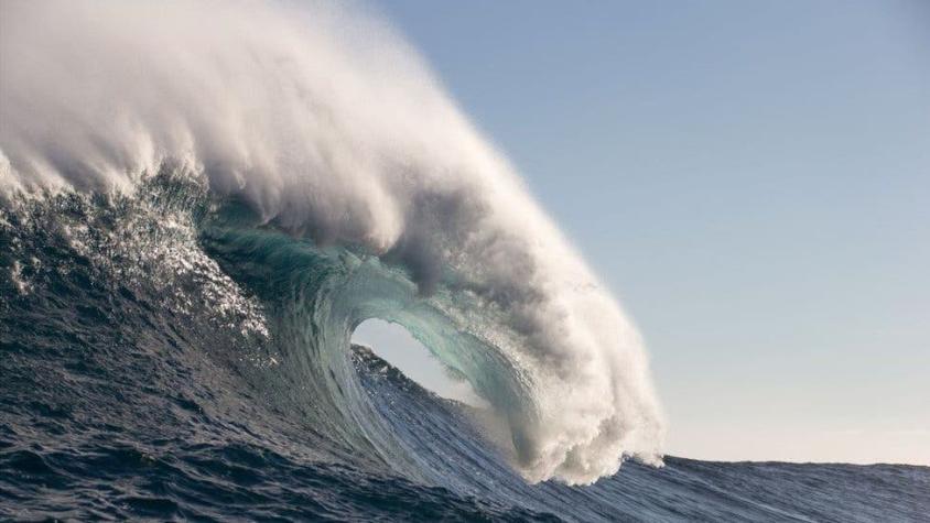 Como un edificio de 8 plantas: la ola monstruo detectada en una tormenta en el océano Antártico