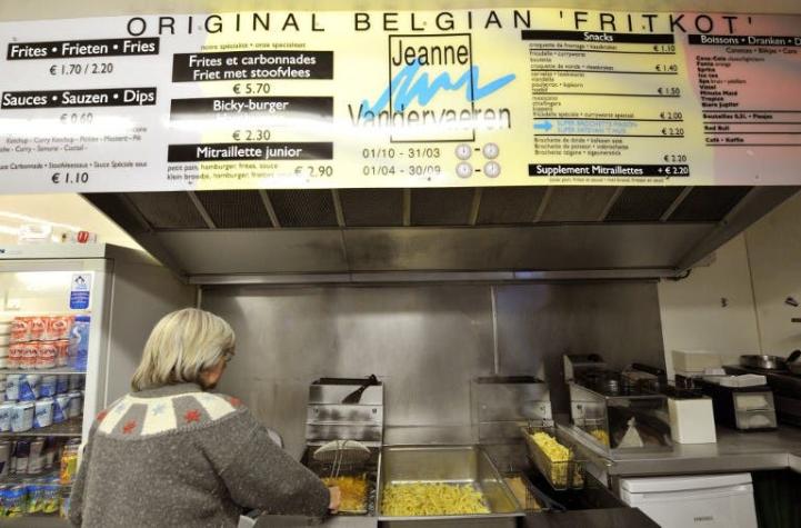 Bruselas reinventa los emblemáticos puestos de patatas fritas