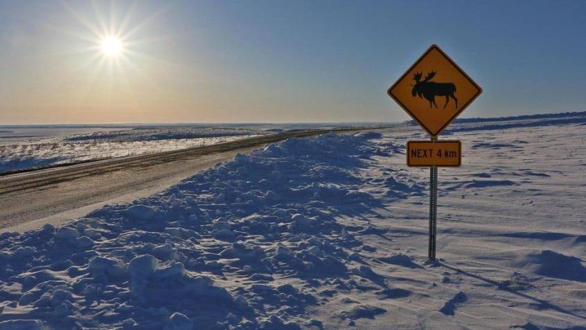 La controversial carretera que unió el "pueblo más remoto" del Ártico canadiense con el mundo