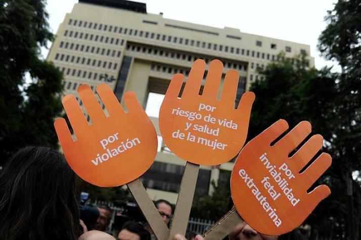 Gobierno evalúa mesa de trabajo con Contraloría para nuevo reglamento de aborto