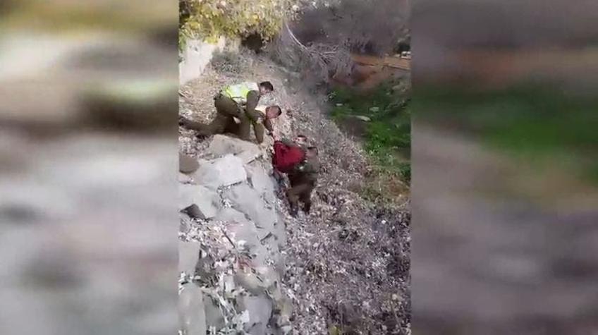 [VIDEO] El arriesgado operativo de Carabineros para rescatar un perrito en Salamanca