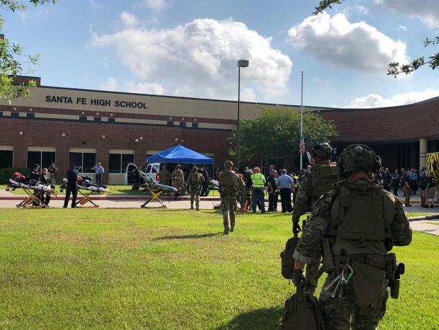 [VIDEO] Hallan posibles artefactos explosivos en escuela de Texas donde se registró tiroteo