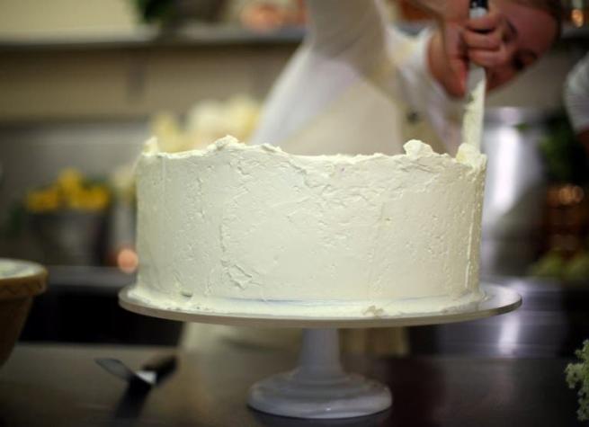[VIDEO] Así se preparó la torta de la boda entre el Príncipe Harry y Meghan Markle