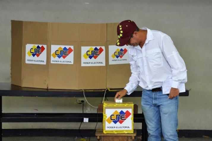 Elecciones en Venezuela: Contendores de Maduro acusan chantaje para movilizar votantes