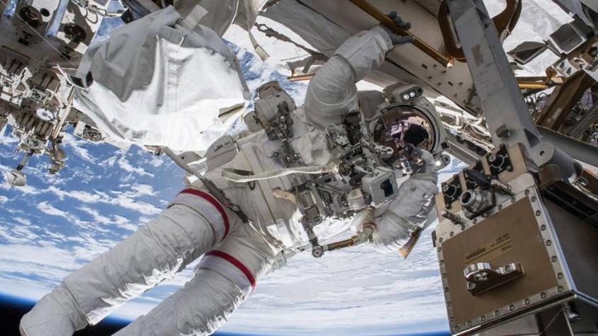 Austronauta se toma un selfie en el espacio y la imagen se vuelve viral
