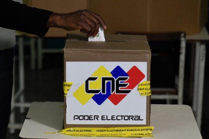 Oposición pide a rivales de Maduro desconocer resultados de elección