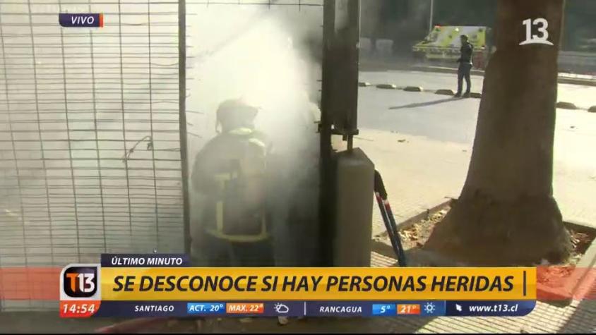 [VIDEO] Incendio se registra en paso bajo nivel en centro de Santiago