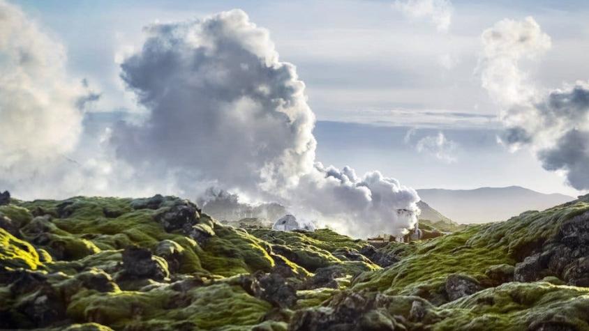 Revolucionario experimento de Islandia que "digiere" emisiones de carbono para convertirlas en rocas