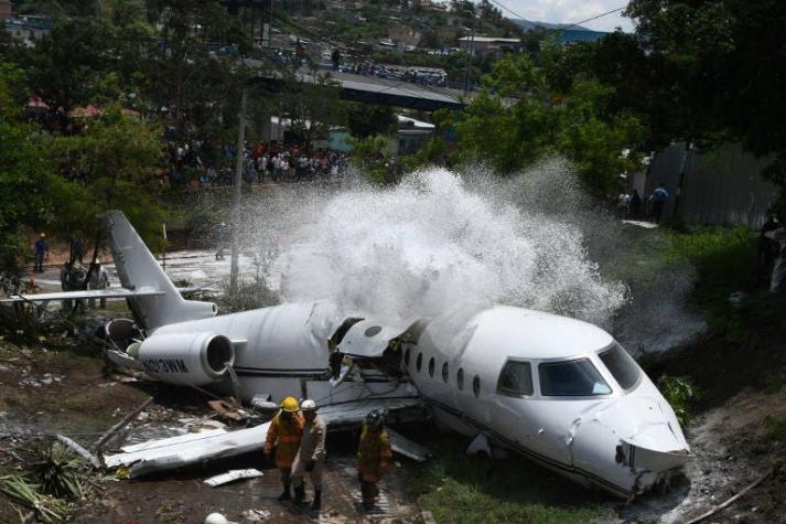 [VIDEO] Seis heridos por despiste de avión privado en Honduras