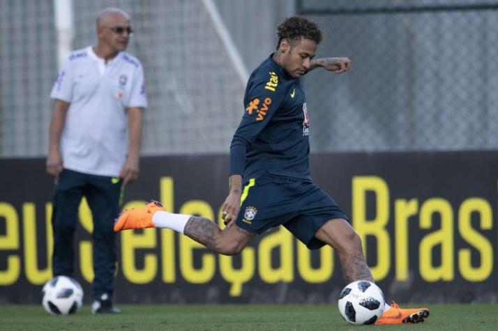 [VIDEO] Cuerpo técnico de Brasil sobre Neymar: "Está evolucionando mejor de lo que esperábamos"