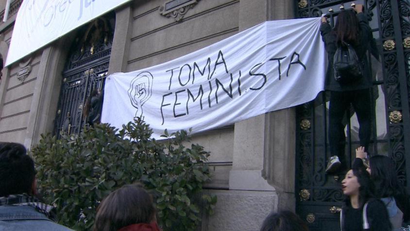 [VIDEO] Las demandas de la histórica toma feminista en la Casa Central de la UC