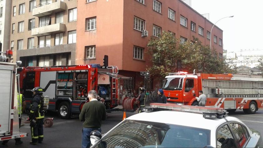 [FOTOS] Fuerte explosión se registra en edificio de Santiago Centro