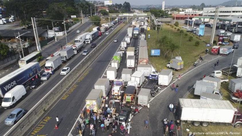Brasil: Temer anuncia concesiones a camioneros para terminar huelga