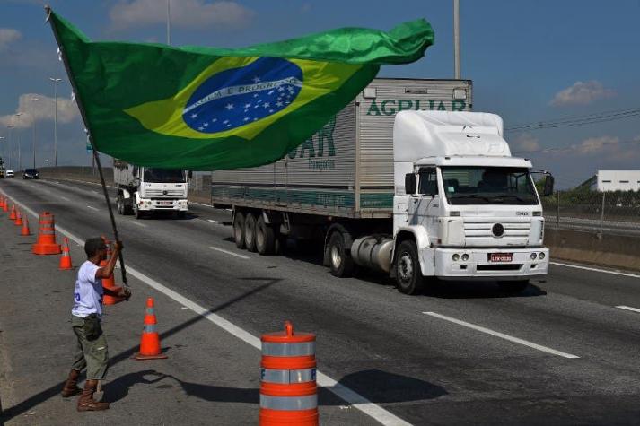 Discrepancias entre camioneros retardan el fin de la huelga en Brasil