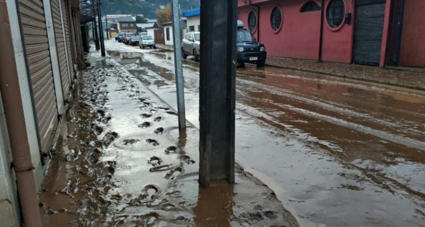 [VIDEO] Densas capas de lodo en las calles de Tomé tras las inundaciones
