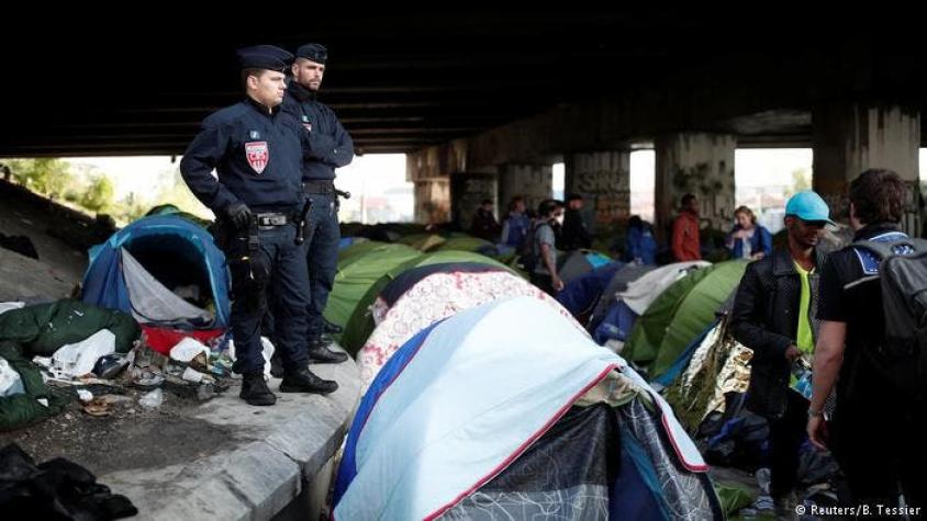 Evacúan campamento de inmigrantes más grande de París