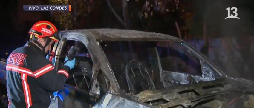 [VIDEO] Carabineros investiga la quema de dos vehículos en Las Condes