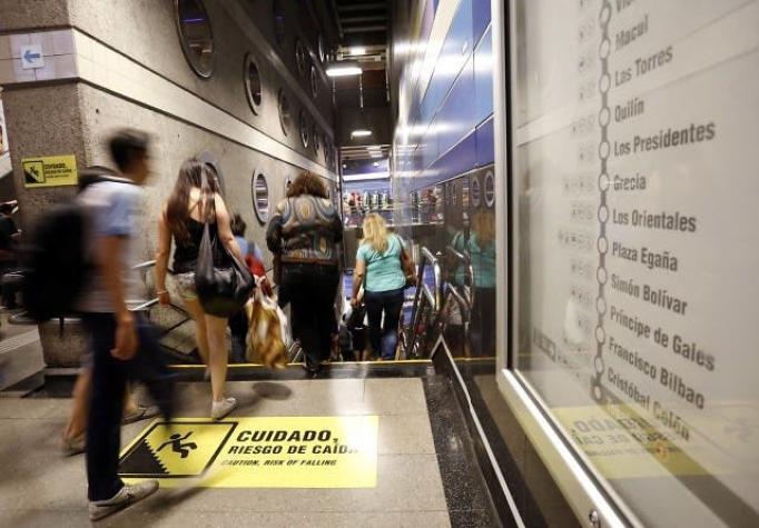 [VIDEO] La falla eléctrica que permitió a pasajeros del Metro ingresar gratis a la línea 4