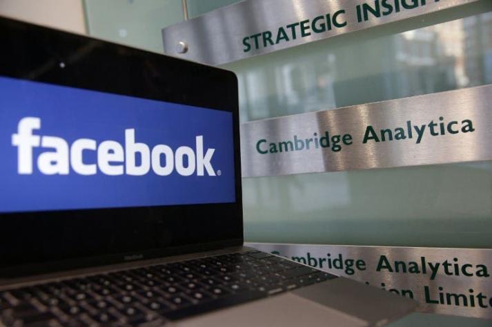 Chilenos usan menos Facebook tras escándalo de Cambridge Analytica