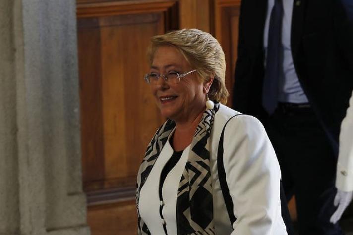 Bachelet envía carta al PS y hace llamado a construir "nuevas alternativas"
