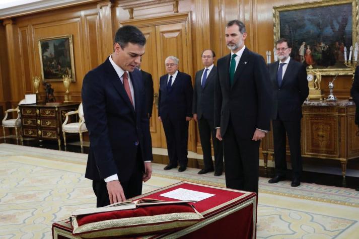 El socialista Sánchez asume como nuevo presidente de gobierno español