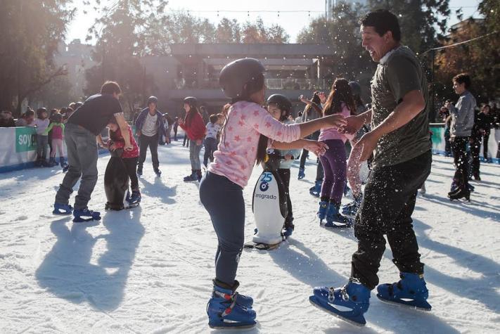 Providencia inauguró su primera pista de patinaje sobre hielo