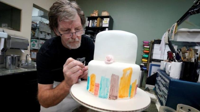 El pastelero que se negó a hacer una torta a una pareja gay y fue respaldado por la Suprema de EEUU