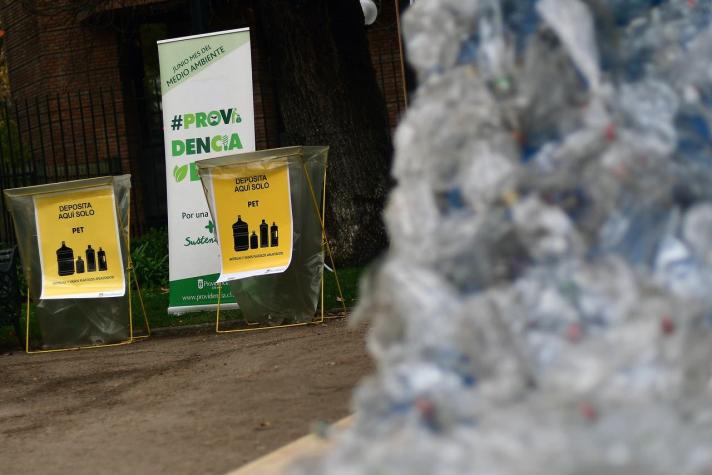 Providencia anuncia el fin de las botellas plásticas en el comercio de la comuna