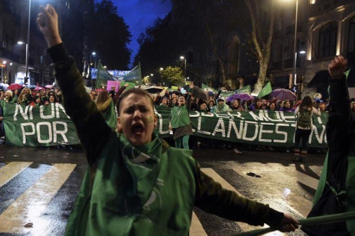 Argentina: Miles de mujeres marchan contra violencia machista y exigiendo legalización del aborto