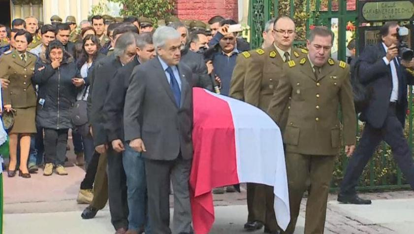 [VIDEO] Presidente Piñera carga el féretro del cabo Óscar Galindo
