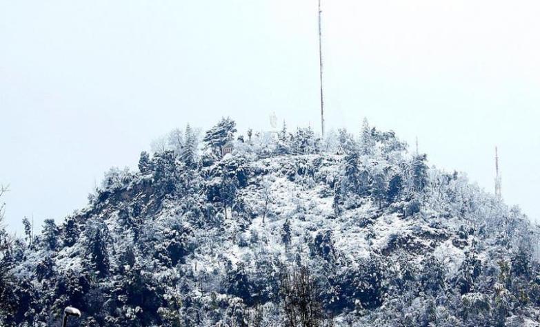 Declaran alerta amarilla para la provincia de Cordillera y cinco comunas de Santiago por nieve
