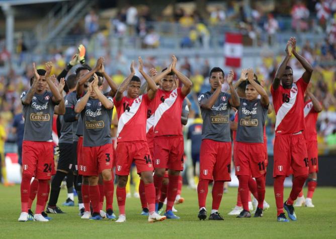 [VIDEO] Peruanos en Rusia se burlan de la ausencia de Chile en el Mundial